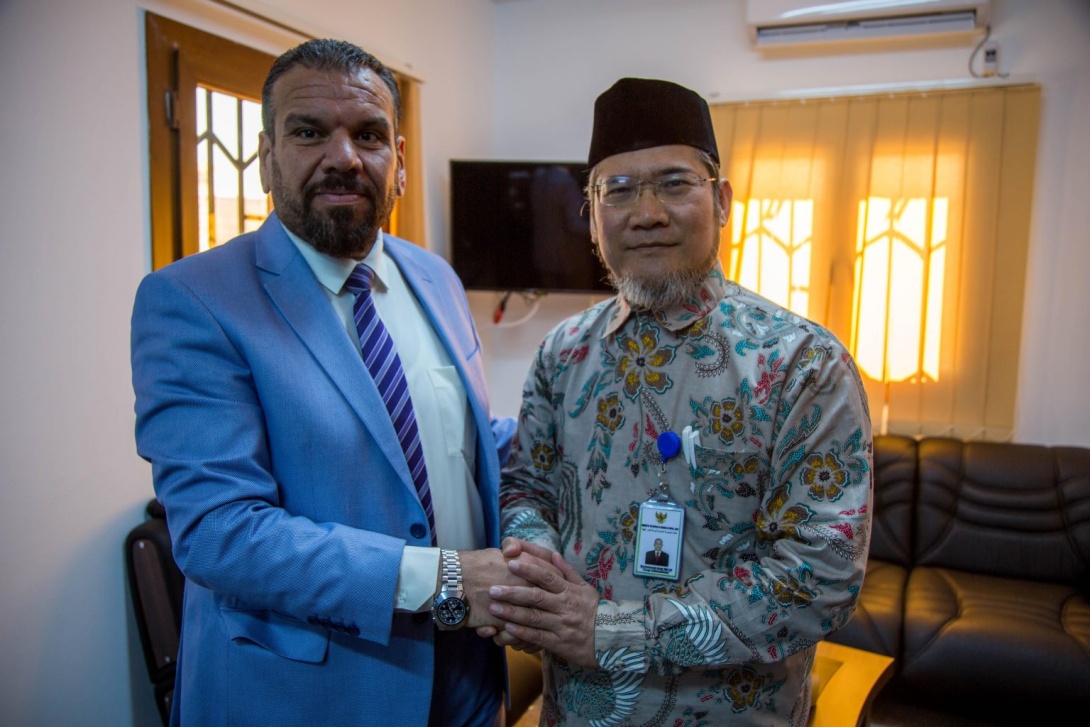 Hassan Onis (L) receives Chargé d'Affairs of the Indonesian Embassy, Mohammad Amar Ma’ruf